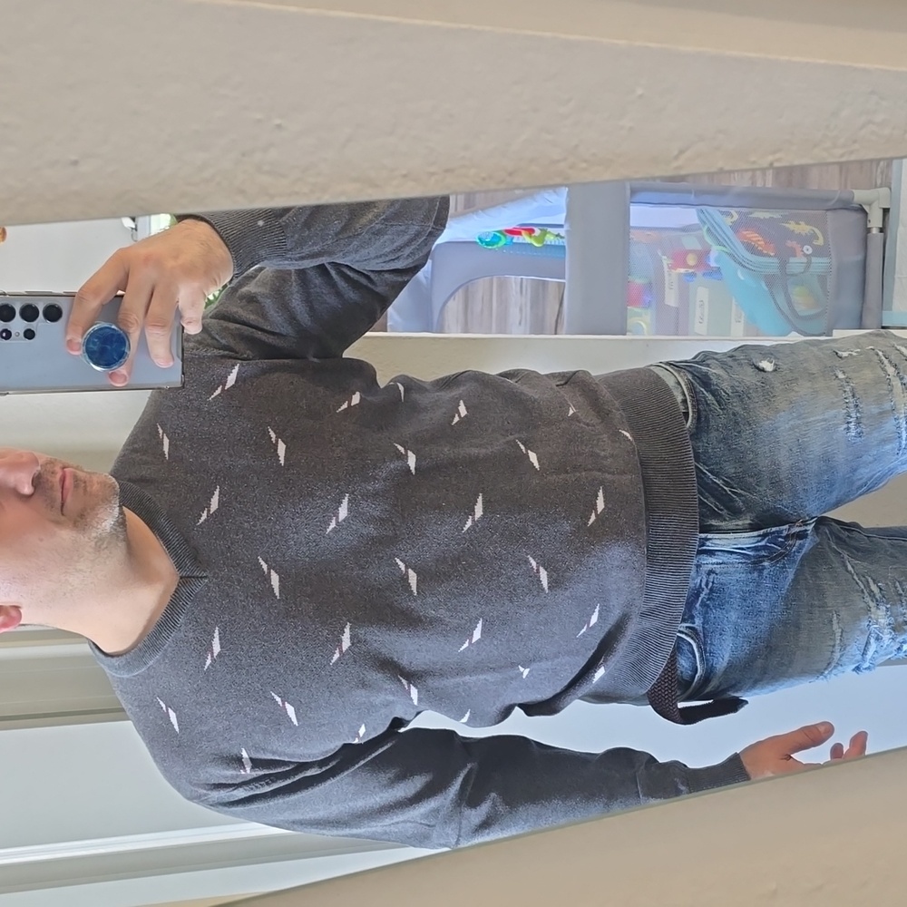 Sweater - Picture 6 of 7